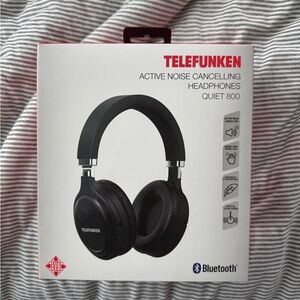 Quiet 800 Over-Ear Black Headphones